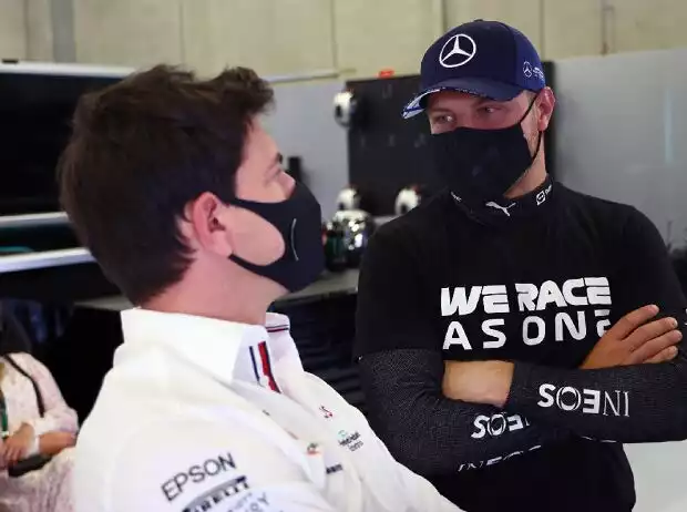 Toto Wolff, Valtteri Bottas Titel-Bild zur News: Toto Wolff, Valtteri Bottas