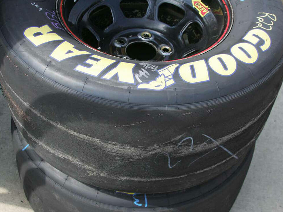 Kaputte Goodyear-Reifen beim Brickyard 400 in Indianapolis 2008