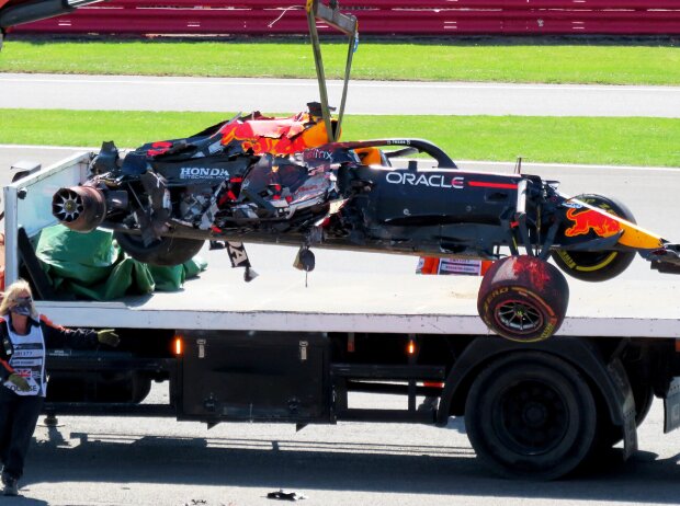 Titel-Bild zur News: Das Unfallauto von Max Verstappen nach der Kollision mit Lewis Hamilton in Silverstone 2021