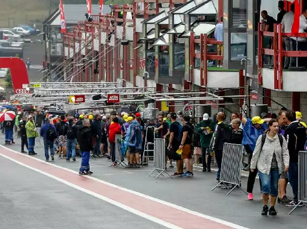 24h Spa, Fans Titel-Bild zur News: 24h Spa, Fans