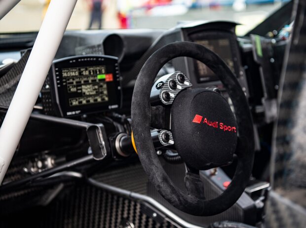 Blick in das Cockpit das Audi RS Q e-tron Blick in das Cockpit das Audi RS Q e-tron