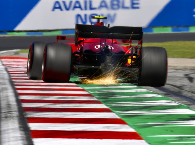Titel-Bild zur News: Carlos Sainz (Ferrari) im Freien Taining beim Formel-1-Rennen in Budapest