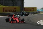 Carlos Sainz (Ferrari) und Valtteri Bottas (Mercedes) 