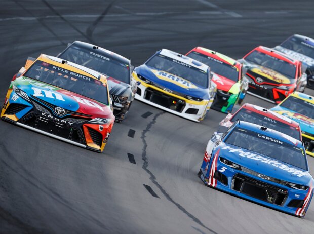 Kyle Busch, Kyle Larson Kyle Busch, Kyle Larson