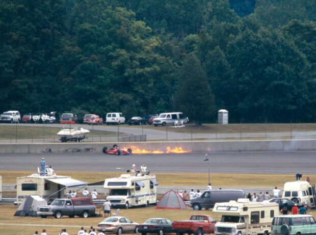 Emerson Fittipaldis Unfall beim CART-Rennen 1996 auf dem Michigan Speedway Emerson Fittipaldis Unfall beim CART-Rennen 1996 auf dem Michigan Speedway