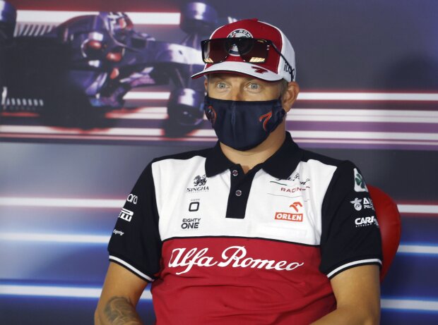 Titel-Bild zur News: Alfa-Romeo-Pilot Kimi Räikkönen bei der FIA-Pressekonferenz in Ungarn