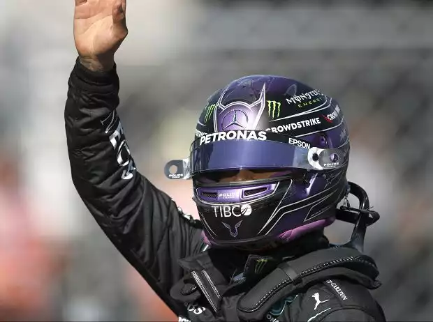 Titel-Bild zur News: Lewis Hamilton (Mercedes) jubelt nach dem Qualifying zum Grand Prix von Ungarn 2021 über die Poleposition auf dem Hungaroring in der Nähe von Budapest