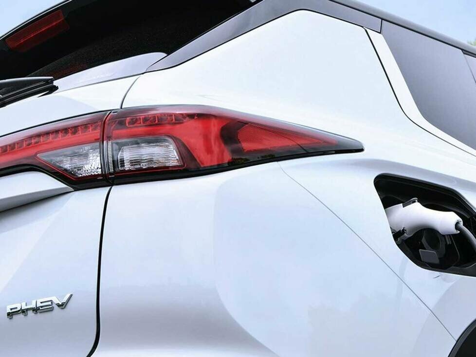 2023 Mitsubishi Outlander Plug-In Hybrid teaser