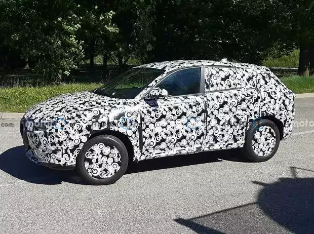 Alfa Romeo Tonale Erlkönigfoto Titel-Bild zur News: Alfa Romeo Tonale Erlkönigfoto