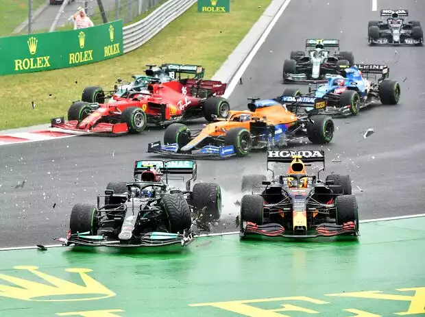 Valtteri Bottas, Sergio Perez Titel-Bild zur News: Valtteri Bottas, Sergio Perez