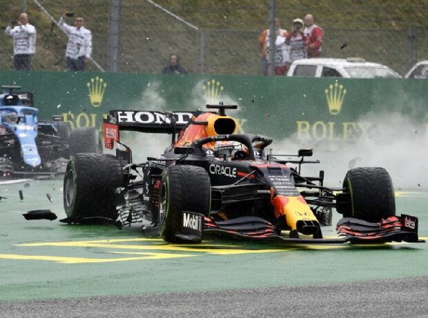 Max Verstappen (Red Bull) nach dem Startunfall in Ungarn Max Verstappen (Red Bull) nach dem Startunfall in Ungarn