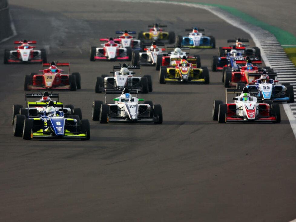 Start der Britischen Formel-3-Meisterschaft 2020 in Silverstone