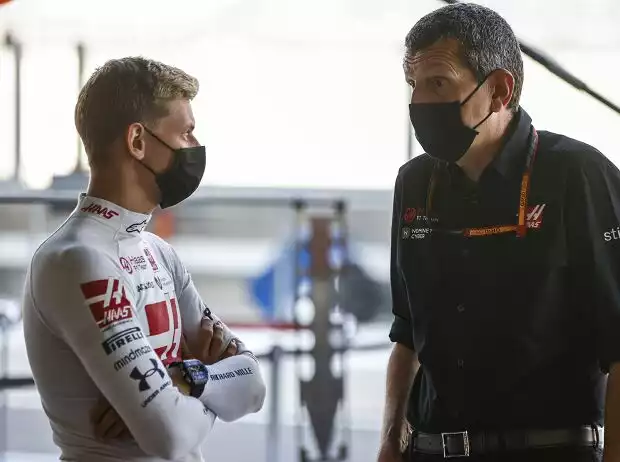 Mick Schumacher und Günther Steiner (Haas) Titel-Bild zur News: Mick Schumacher und Günther Steiner (Haas)