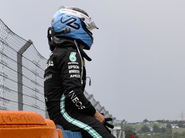 Titel-Bild zur News: Valtteri Bottas (Mercedes) nach dem von ihm ausgelösten Startunfall beim Grand Prix von Ungarn 2021 auf dem Hungaroring bei Budapest