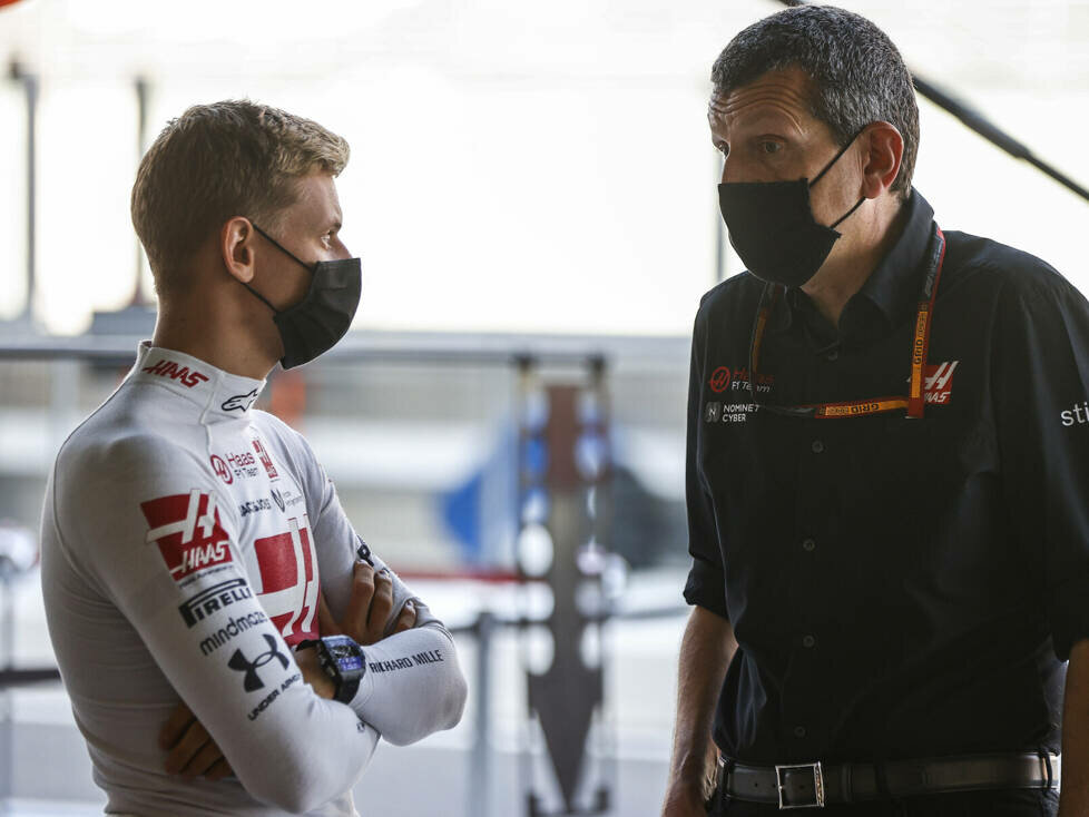 Mick Schumacher und Günther Steiner (Haas)