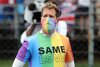 Bild zum Inhalt: Sebastian Vettel: Warum sein Regenbogen-Shirt zum Problem wurde