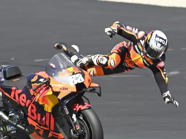 Titel-Bild zur News: Miguel Oliveira (KTM) stürzt im ersten Freien Training zum Steiermark-Grand-Prix in Spielberg