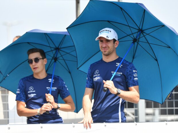 George Russell mit Williams-Teamkollege Nicholas Latifi beim Grand Prix von Ungarn der Formel 1 2021 in Budapest George Russell mit Williams-Teamkollege Nicholas Latifi beim Grand Prix von Ungarn der Formel 1 2021 in Budapest