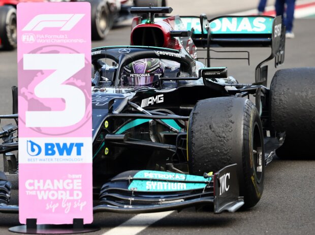 Titel-Bild zur News: Lewis Hamilton nach dem Grand Prix von Ungarn der Formel 1 2021 am Hungaroring bei Budapest im Mercedes W12 im Parc ferme