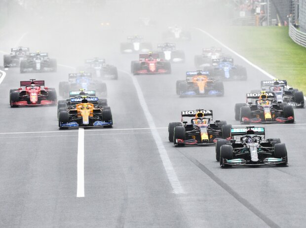 Titel-Bild zur News: Start zum Grand Prix von Ungarn der Formel 1 2021 auf dem Hungaroring bei Budapest
