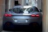 Autsch! Ferrari Roma steckt in enger italienischer Straße fest