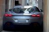 Bild zum Inhalt: Autsch! Ferrari Roma steckt in enger italienischer Straße fest