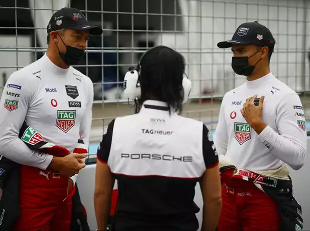 Andre Lotterer und Pascal Wehrlein im Gespräch an der Rennstrecke der Formel E Titel-Bild zur News: Andre Lotterer und Pascal Wehrlein im Gespräch an der Rennstrecke der Formel E