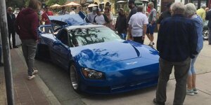 Dieser Sportwagen auf Corvette-Basis hat zwei V8-Motoren im Heck