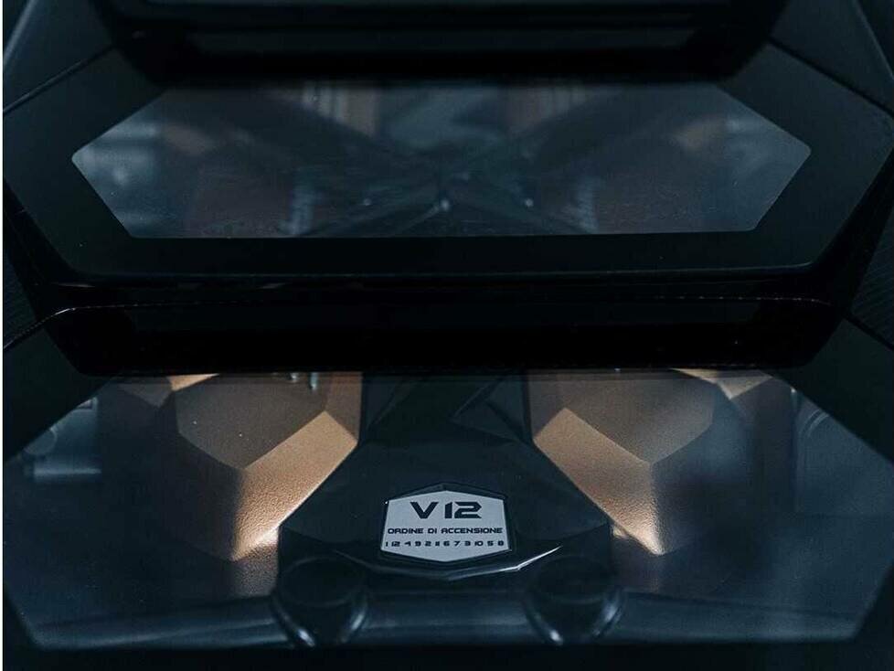 Lamborghini Countach Motor