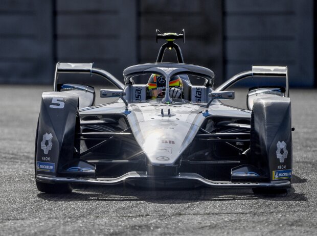 Titel-Bild zur News: Stoffel Vandoorne im Formel-E-Auto von Mercedes beim E-Prix von Berlin 2021