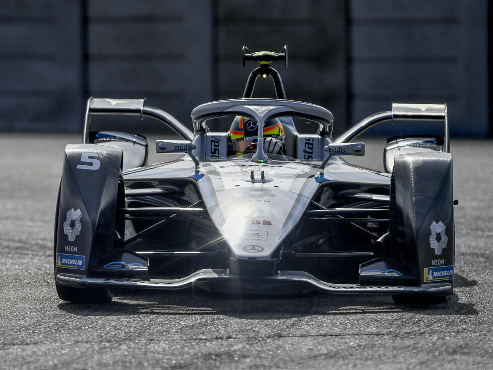 Stoffel Vandoorne im Formel-E-Auto von Mercedes beim E-Prix von Berlin 2021