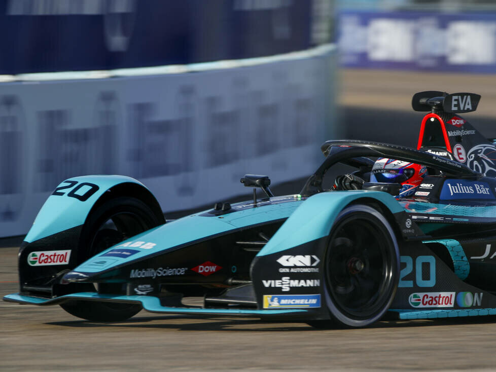 Mitch Evans im Formel-E-Auto von Jaguar beim E-Prix von Berlin 2021