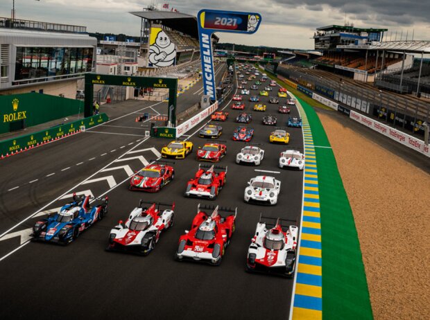 Gruppenfoto: Alle Autos für die 24h Le Mans 2021