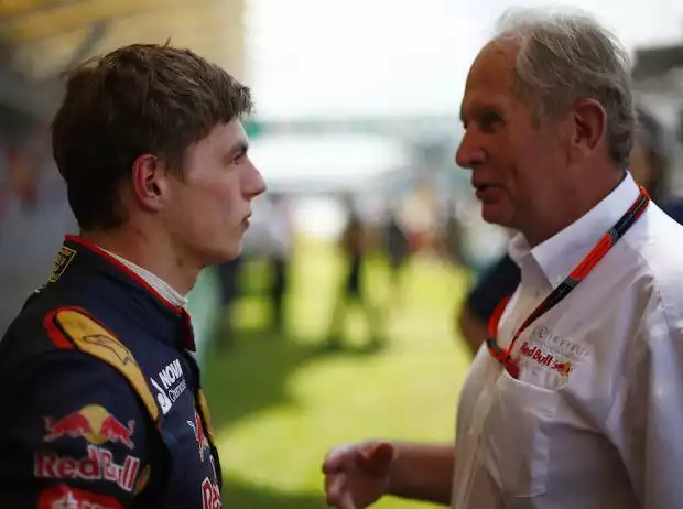 Max Verstappen (Toro Rosso) im Gespräch mit Red Bulls Motorsportkonsulent Helmut Marko Titel-Bild zur News: Max Verstappen (Toro Rosso) im Gespräch mit Red Bulls Motorsportkonsulent Helmut Marko