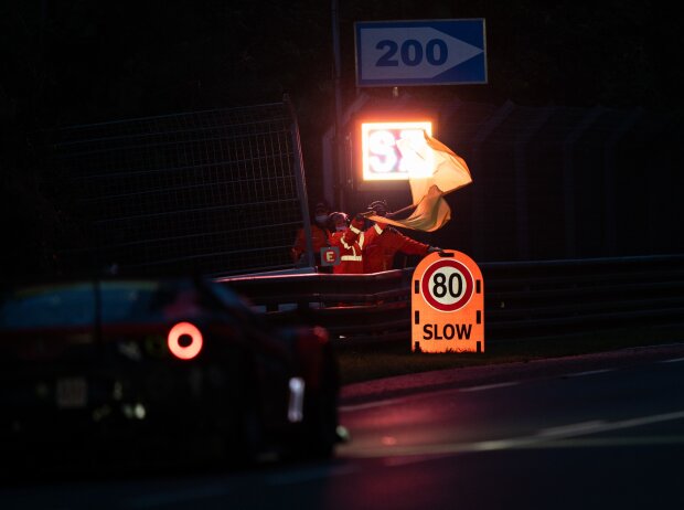 24h Le Mans, Streckenposten, Sportwarte, Marschalls, Slow Zone, Gelbe Flagge 24h Le Mans, Streckenposten, Sportwarte, Marschalls, Slow Zone, Gelbe Flagge