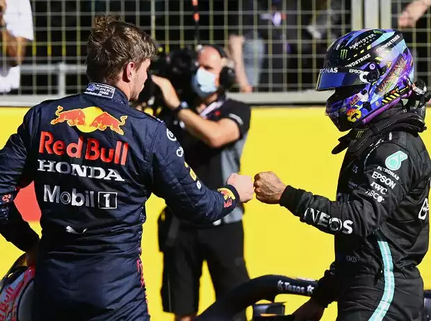 Max Verstappen (Red Bull) und Lewis Hamilton nach dem Sprintrennen der Formel 1 in Silverstone 2021 Titel-Bild zur News: Max Verstappen (Red Bull) und Lewis Hamilton nach dem Sprintrennen der Formel 1 in Silverstone 2021