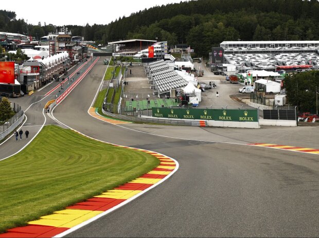 Titel-Bild zur News: Eau Rouge in Spa-Francorchamps 2021 bei der Formel 1