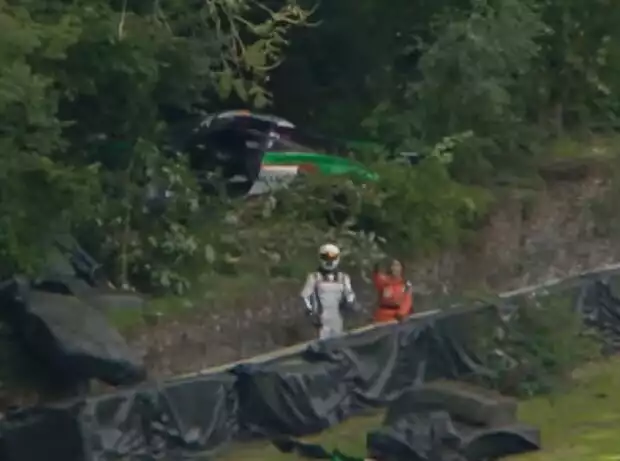 Der Jota-McLaren von Oliver Wilkinson nach dem Unfall in Brands Hatch Titel-Bild zur News: Der Jota-McLaren von Oliver Wilkinson nach dem Unfall in Brands Hatch