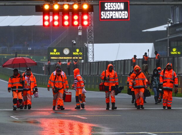 Sportwarte der Formel 1 nach dem abgebrochenen Rennen in der Saison 2021 beim Belgien-Grand-Prix in Spa-Francorchamps
