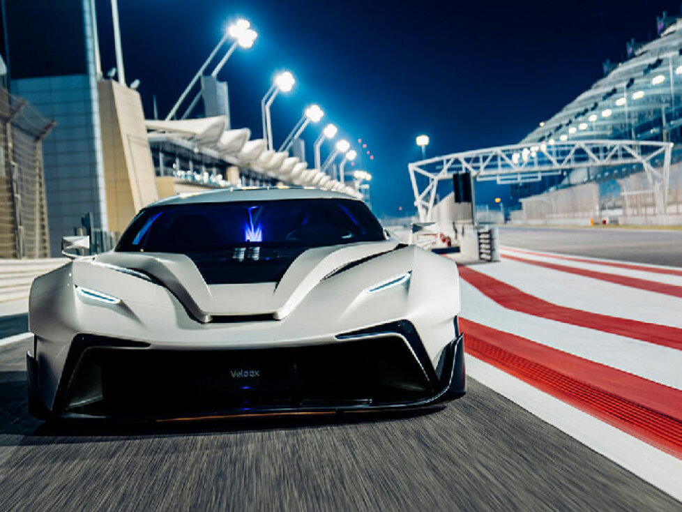 Testauto von Veloqx auf dem Bahrain International Circuit