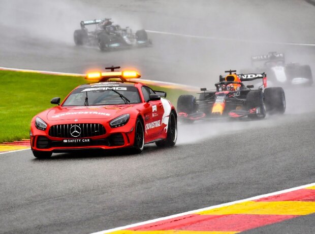 Max Verstappen hinter dem Safety-Car beim Großen Preis von Belgien der Formel 1 in Spa-Francorchamps