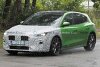 Bild zum Inhalt: Ford Focus ST (2022): Grellgrünes Facelift als Erlkönig erwischt