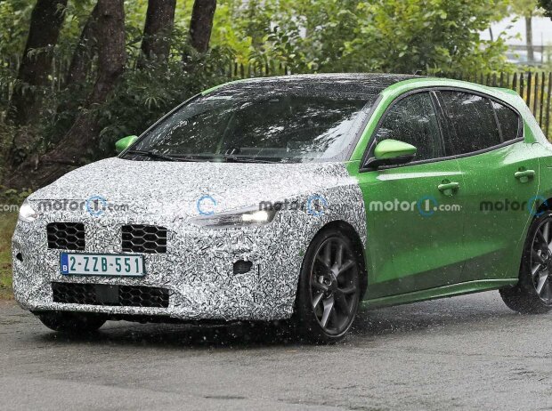 2022 Ford Focus ST spy photo 2022 Ford Focus ST spy photo