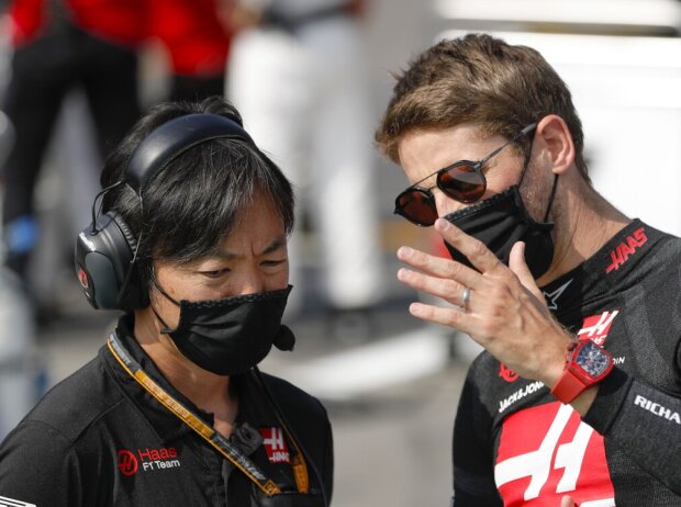 Romain Grosjean mit Haas-Renningenieur Ayao Komatsu