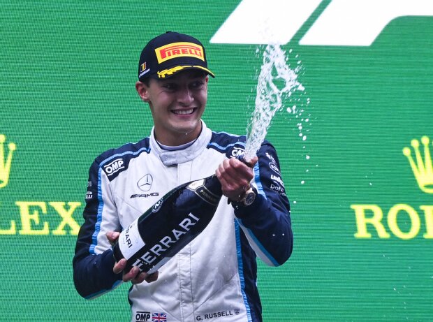 George Russell (Williams) feiert den zweiten Platz beim Formel-1-Rennen in Spa-Francorchamps 2021 George Russell (Williams) feiert den zweiten Platz beim Formel-1-Rennen in Spa-Francorchamps 2021