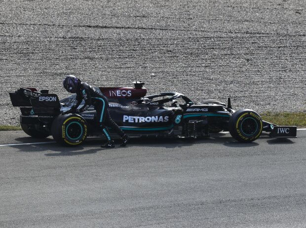 Lewis Hamilton (Mercedes): Motorschaden im Freien Freitagstraining zum Grand Prix der Niederlande in Zandvoort 2021 Lewis Hamilton (Mercedes): Motorschaden im Freien Freitagstraining zum Grand Prix der Niederlande in Zandvoort 2021
