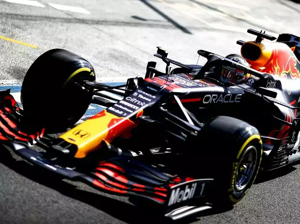 Max Verstappen im Red Bull RB16B in der Boxengasse beim Grand Prix der Niederlande der Formel 1 2021 in Zandvoort in Nordholland Titel-Bild zur News: Max Verstappen im Red Bull RB16B in der Boxengasse beim Grand Prix der Niederlande der Formel 1 2021 in Zandvoort in Nordholland