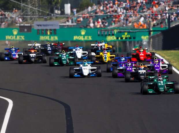 Start der W-Serie 2021 auf dem Hungaroring bei Budapest Start der W-Serie 2021 auf dem Hungaroring bei Budapest