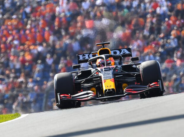 Titel-Bild zur News: Max Verstappen (Red Bull RB16B) auf der Formel-1-Strecke von Zandvoort