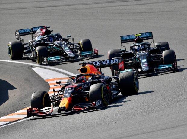 Titel-Bild zur News: Lewis Hamilton, Max Verstappen, Valtteri Bottas
